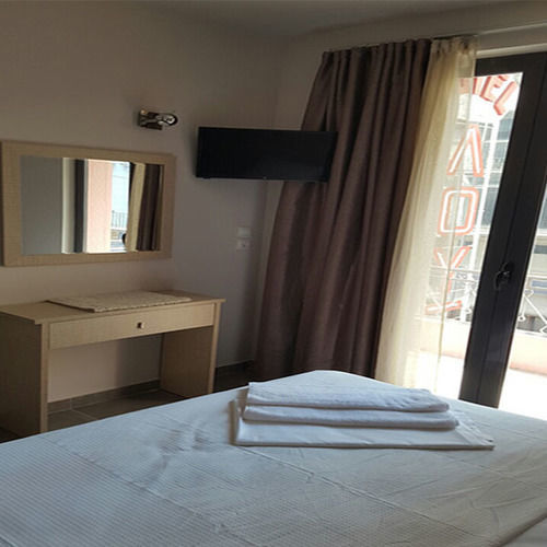 פיראוס Lux Hotel מראה חיצוני תמונה