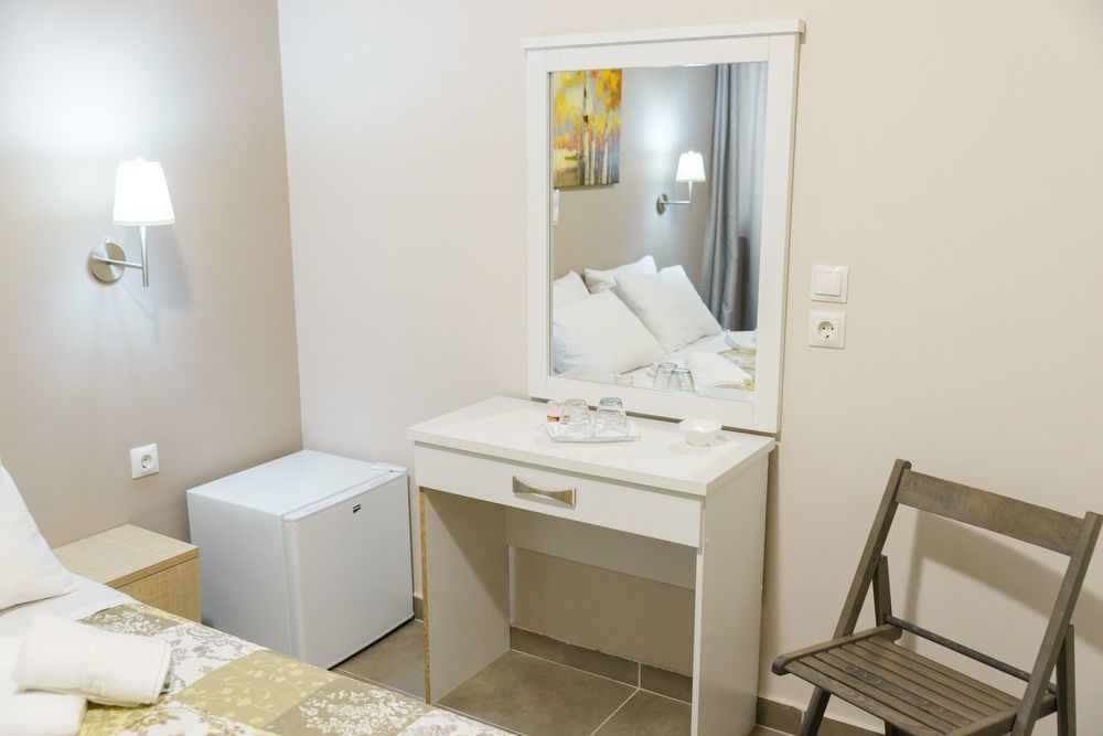 פיראוס Lux Hotel מראה חיצוני תמונה