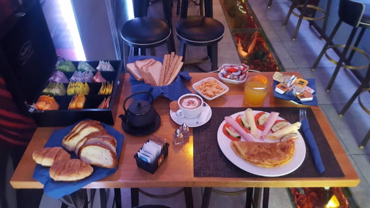 פיראוס Lux Hotel מראה חיצוני תמונה